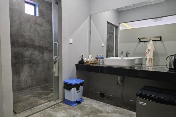 Rain Shower in family villa - Damnak borey resort kampot